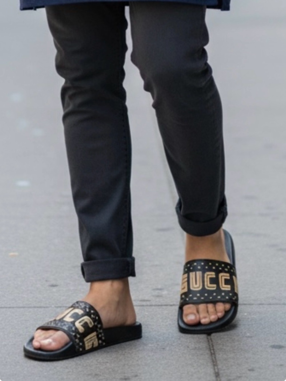 Rubber slides, Gucci x SEGA Guccy Logo Sandals in excellent conditions. - Picture 2 of 12
